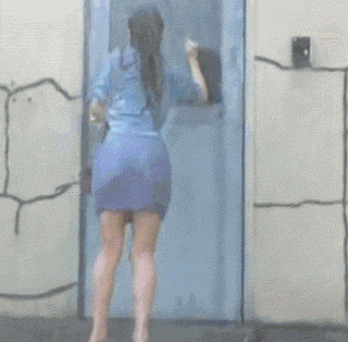 歪骆驼|论男生一定要准备两个手机的重要性，这是重点，但前提你得有女朋友