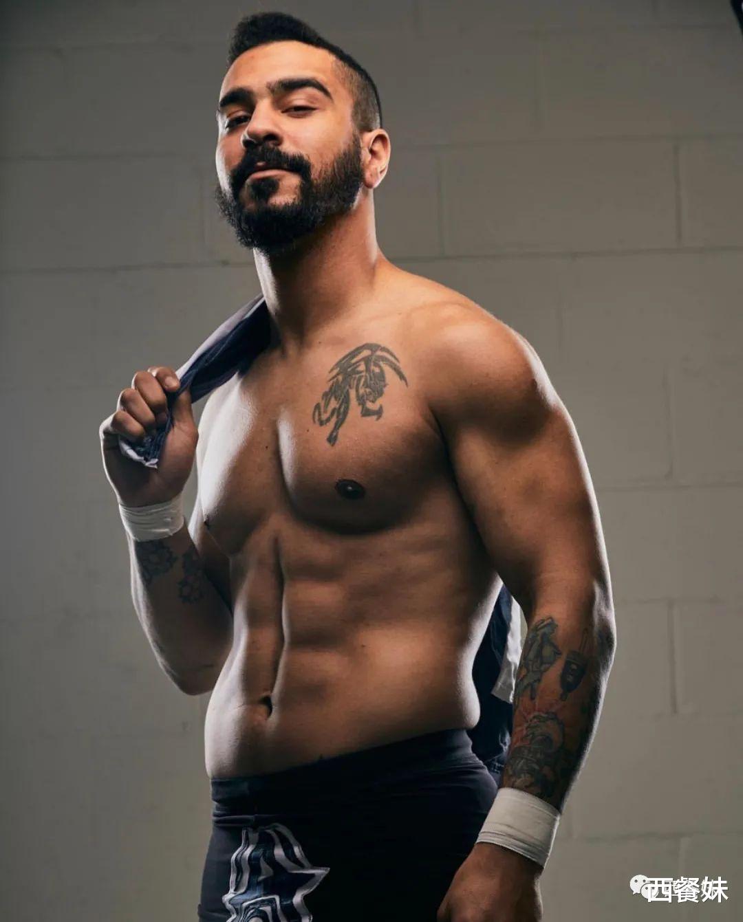 |帅气职业摔跤手出柜泛性恋! 自曝喜欢收集..