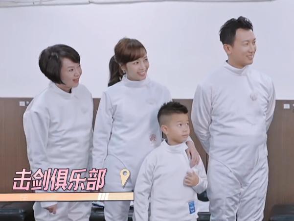 侯佩岑|难怪侯佩岑很少带儿子出镜,当孩子笑咧开嘴,导演都不想多给镜头