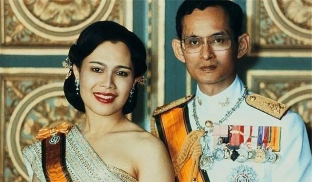 泰國王妃突然被廢，新冊封不到3個月，就被剝奪所有封號和軍銜-圖4
