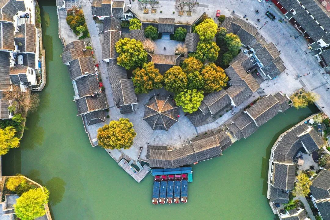 古镇 中国适合养老宜居的4个“新一线”，环境好美食美景多，让人羡慕