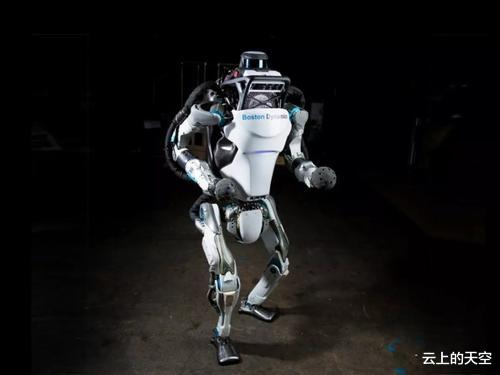 细思极恐，波士顿机器公司执着于研发了类人机器人，意欲何为？