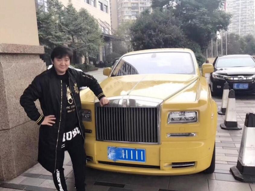 娱乐圈|靠一首歌赚了两亿，走红后却选择退出娱乐圈，如今开660万的豪车