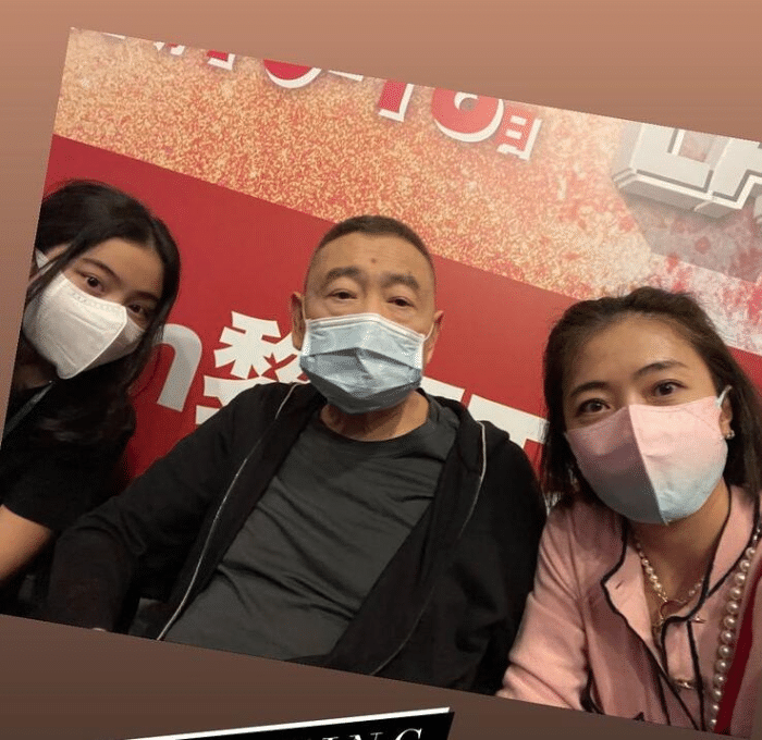 甘比|70岁刘銮雄为20亿项目现身，穿居家服行动缓慢，保镖手挂毛巾开路