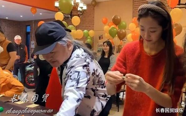 刘欢|58 岁刘欢近照曝光，久未露面满头白发显苍老