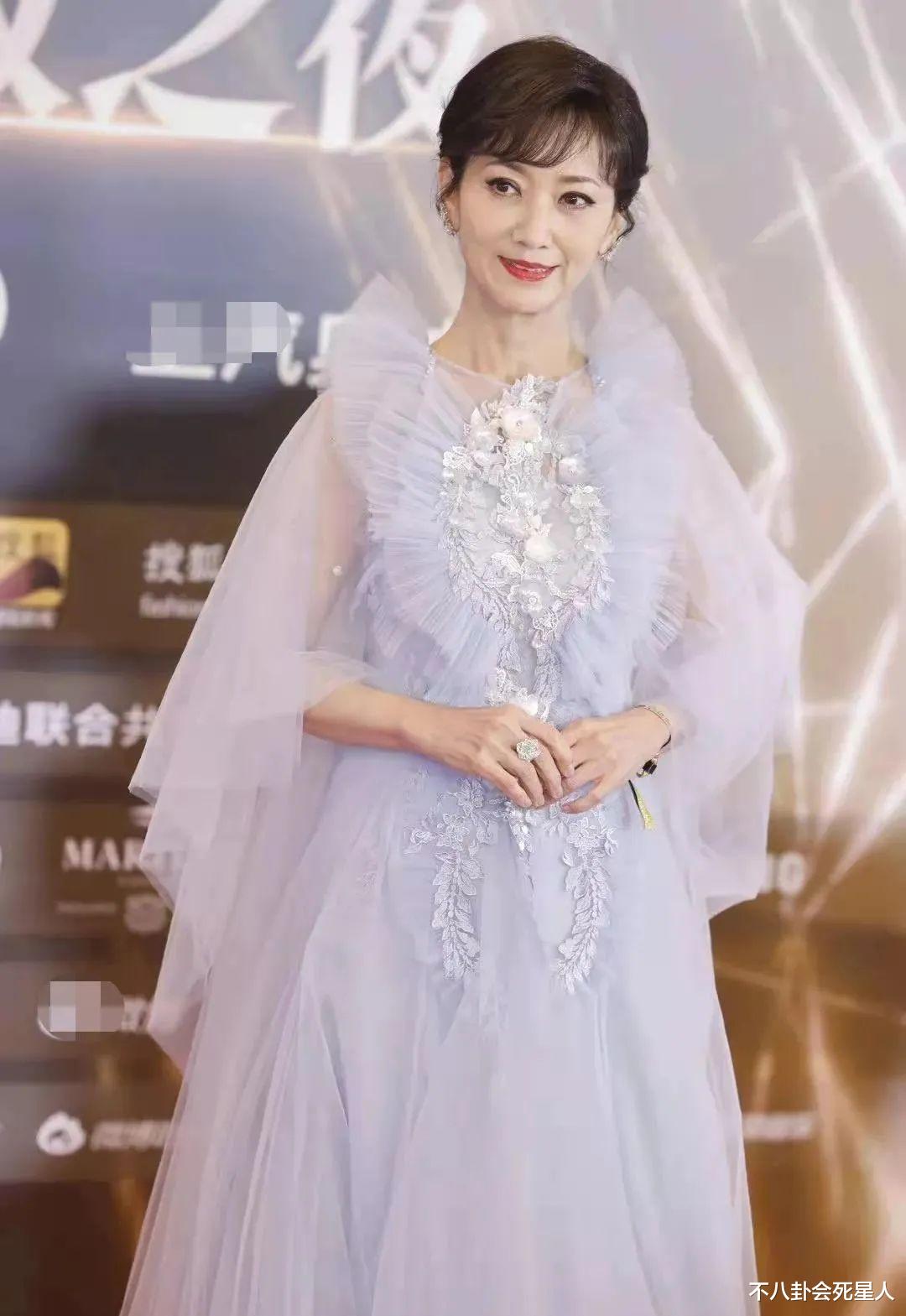 阿娇|最新红毯来了！baby似大头娃娃，阿娇臃肿成妇人，娄艺潇最美