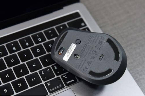 阿里巴巴|在图书馆使用鼠标也不会打扰他人:雷柏M300S上手