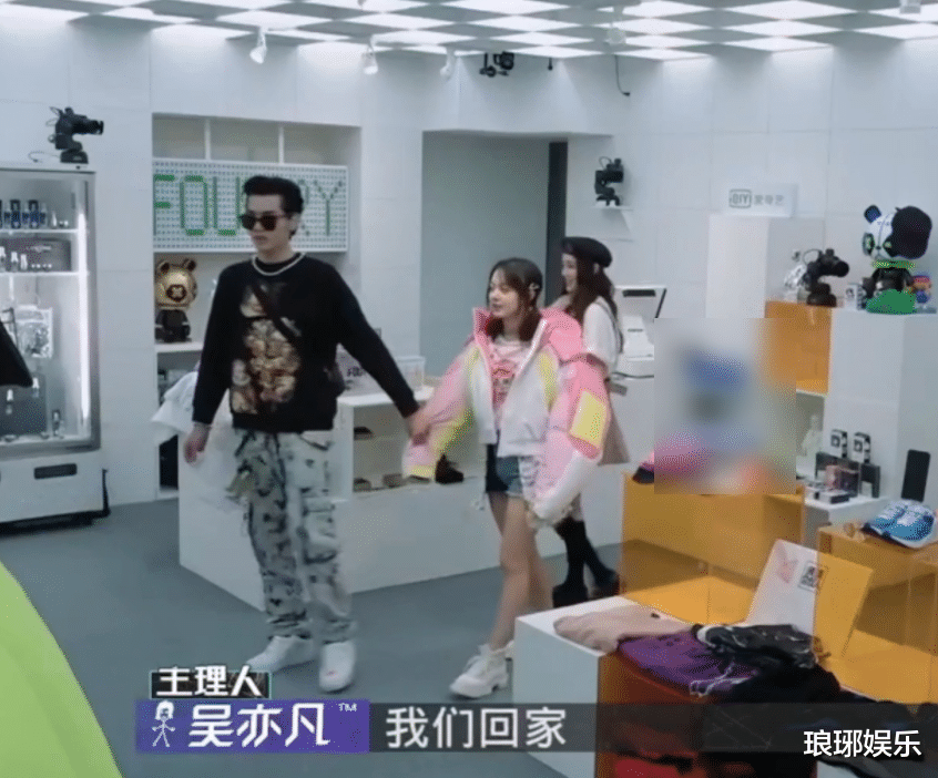 吴亦凡|网友翻出吴亦凡赵今麦牵手照片，男方想带她回家，网友细思极恐