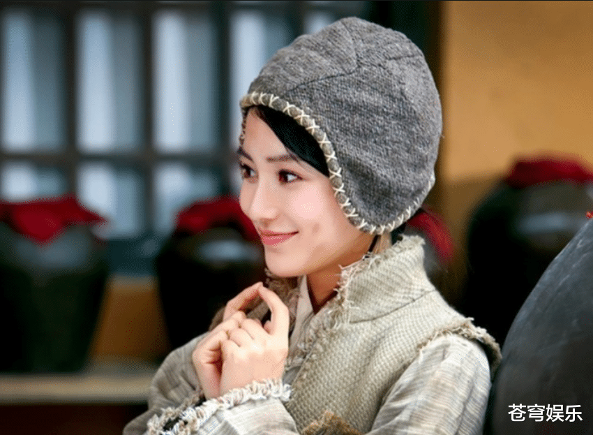 鞠婧祎|同样化着“落难妆”，看鞠婧祎与袁冰妍对比，差距不是一般大