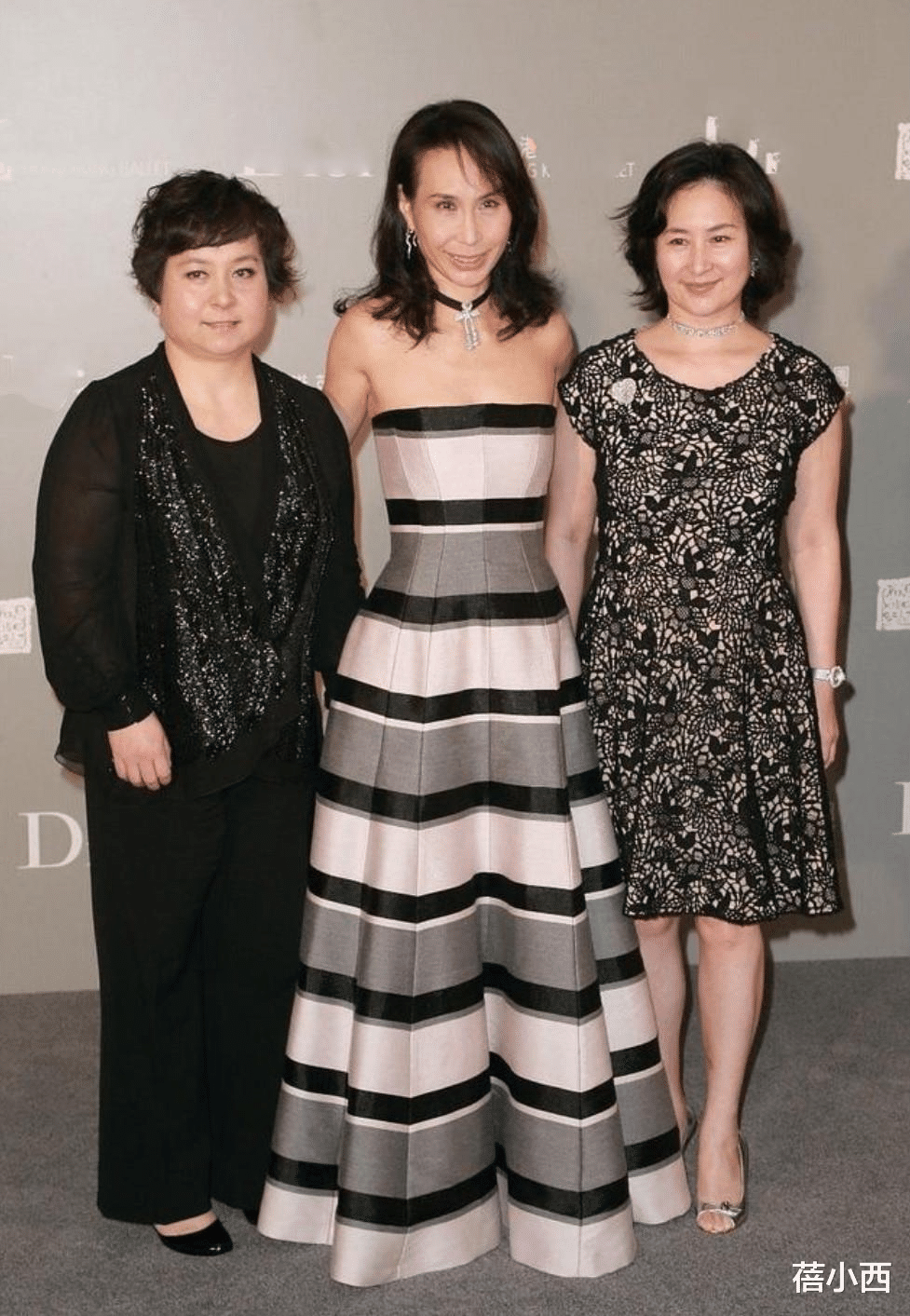 华晨宇|何超琼到底是赌王最爱的女儿,越老越高贵,穿连衣裙配短发真优雅