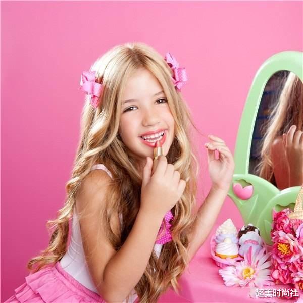 化妆品|林允新综艺冲上热搜！双马尾造型很有少女感，带孩子化妆却引热议