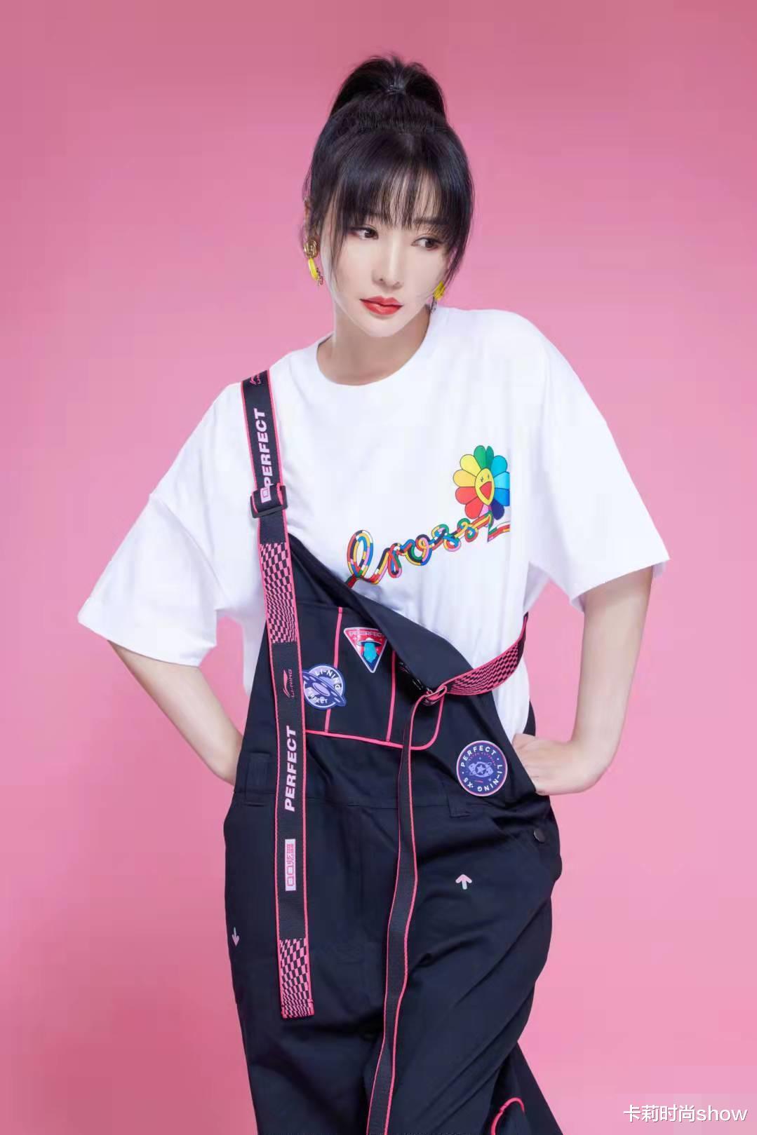 柳岩|柳岩好适合穿丝绸，一袭白色礼服高贵大气，40岁美出新高度