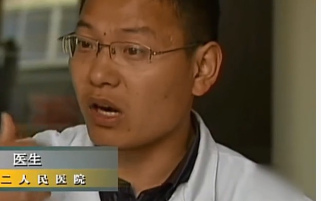 男子咳血不止送到医院,医生检查后难以置信:他体内竟有根木棍