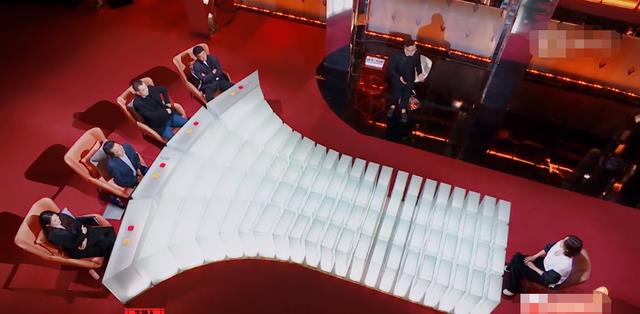 |当电影只剩下人情与尬吹，导演圈的选秀，展露烂片的诞生