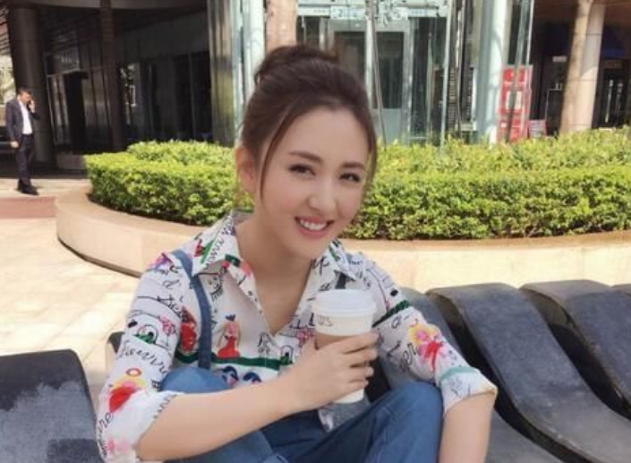 杨幂|她本是杨幂助理，因长得漂亮幸运被导演看中，与胡歌合作一炮而红