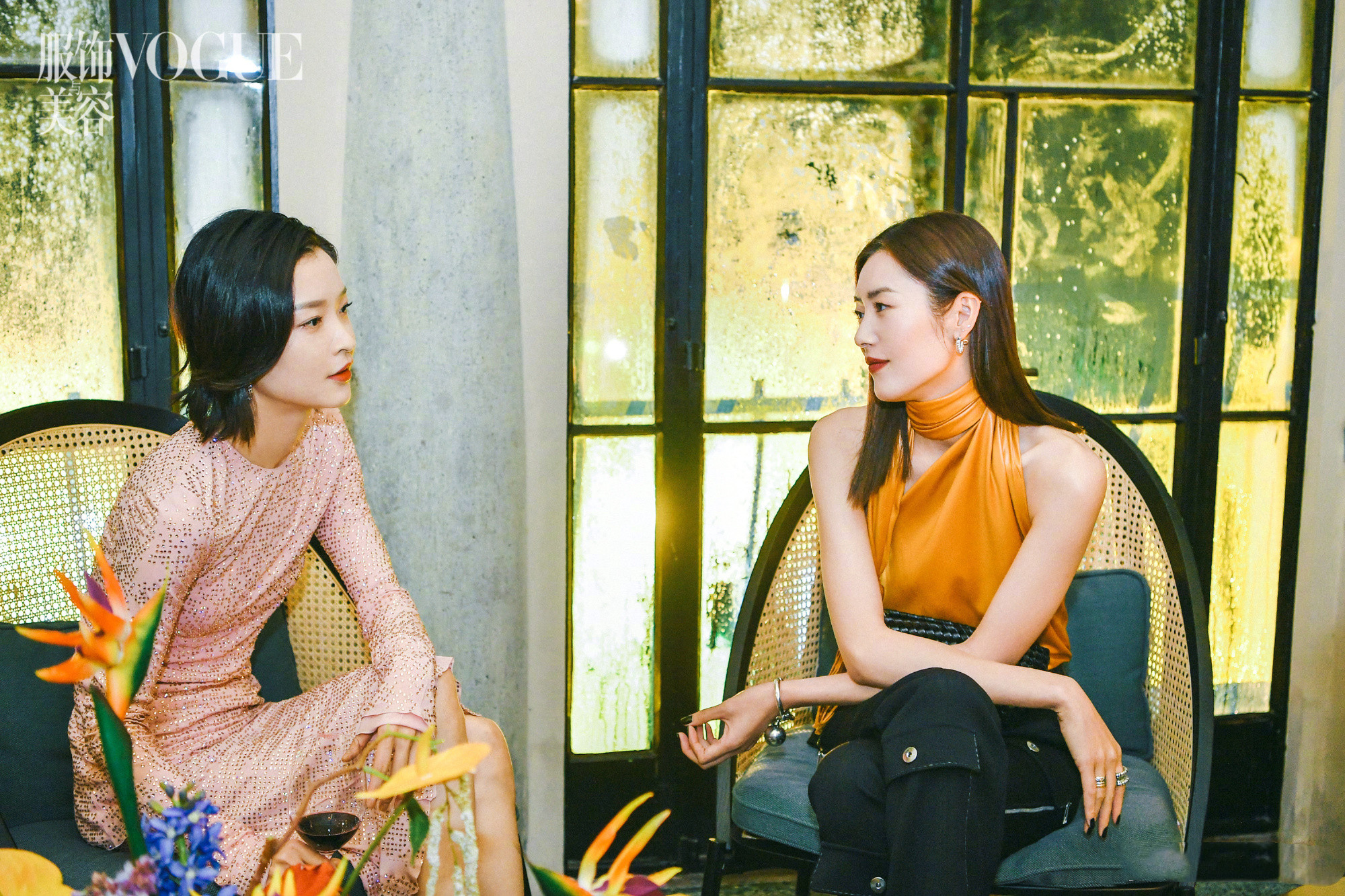 龚俊|VOGUE大合影：汤唯和周冬雨共享C位，杨幂和张艺兴站在一起很抢镜