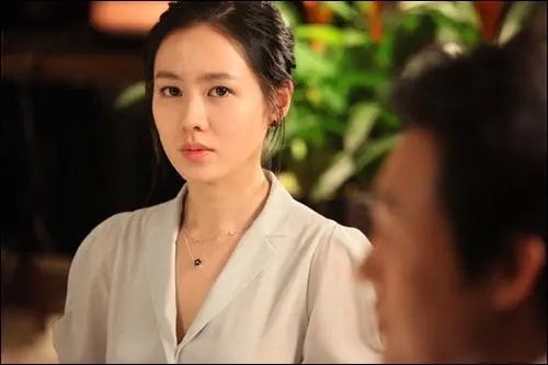 鞠婧祎|“国民女神”孙艺珍：出道21年仍是巅峰，如今39岁依旧少女感爆棚