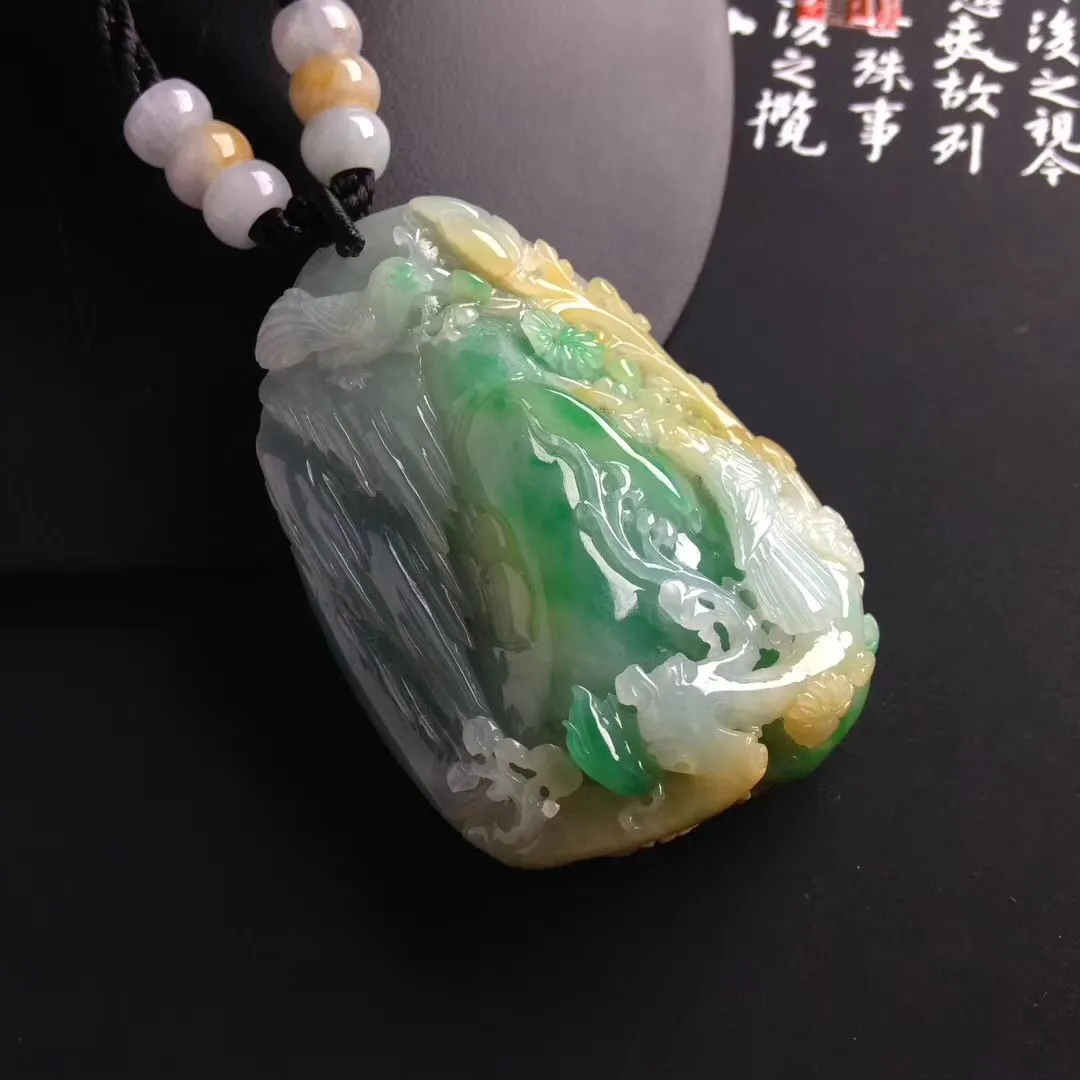 翡翠|翡翠饰品款式多样，佩戴起来有什么讲究呢？