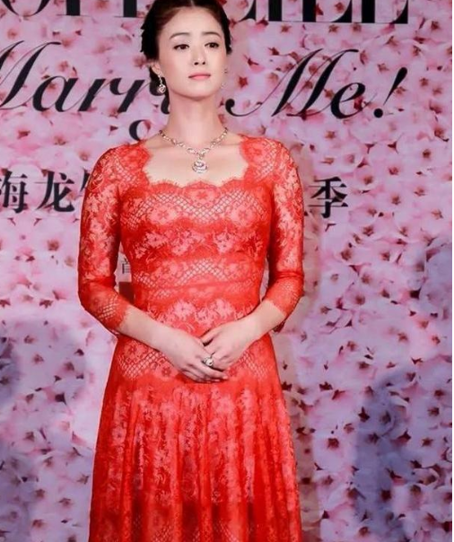 蒋欣|37岁蒋欣瘦成王子文，体重不过百，重回颜值巅峰，直言方法不难