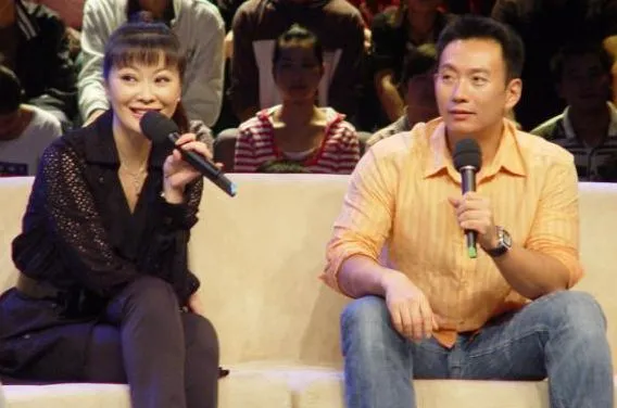 007之无暇赴死|前央视主持人王小骞:巅峰时辞职,41岁高龄产女,如今跟老公炫富“翻车”了?