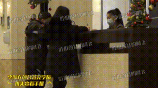 李湘|李湘疑似曝光新恋情！新欢无意避嫌早就有暗示，网友纷纷送上祝福