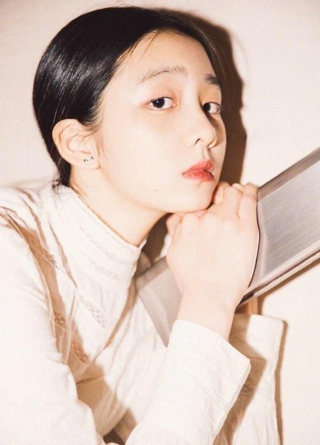 黄磊|14岁黄多多拍写真走红，打扮成熟，网友质问黄磊：不管？