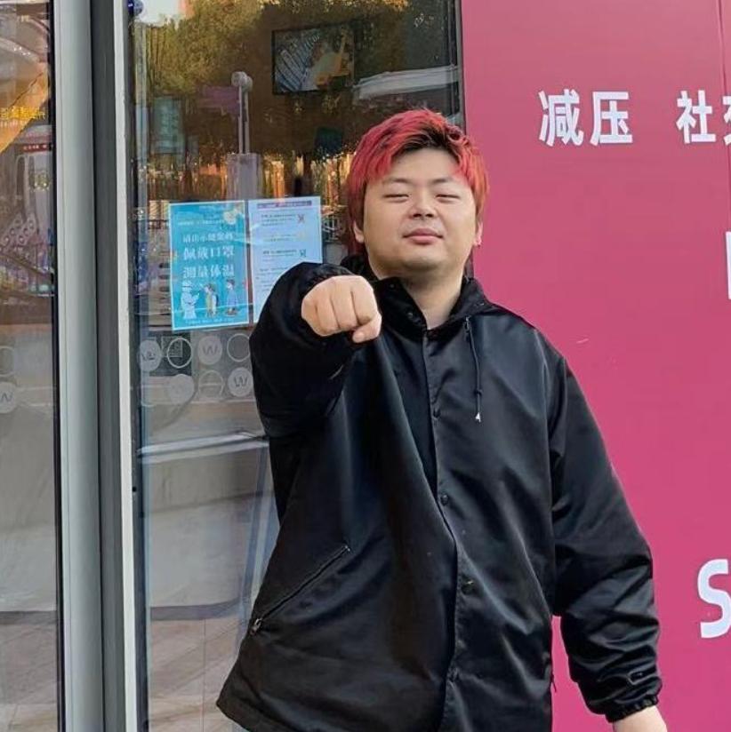 游戏主播|德云色内部矛盾难以调和？西卡深夜发文招人，4000人在线求职