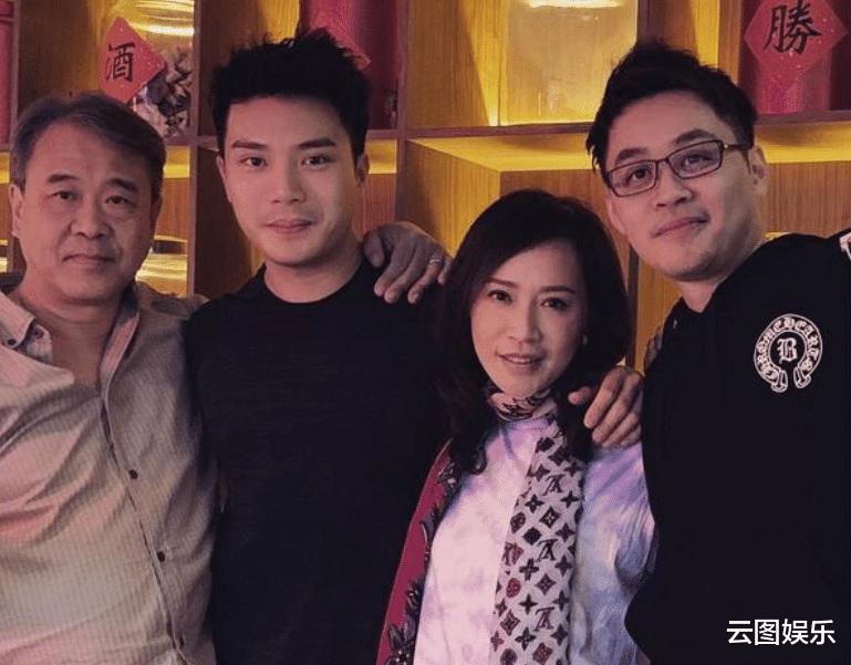 顾纪筠|59岁女星转行卖珠宝成富婆,百万名牌包装狗太奢侈,称已买包成瘾