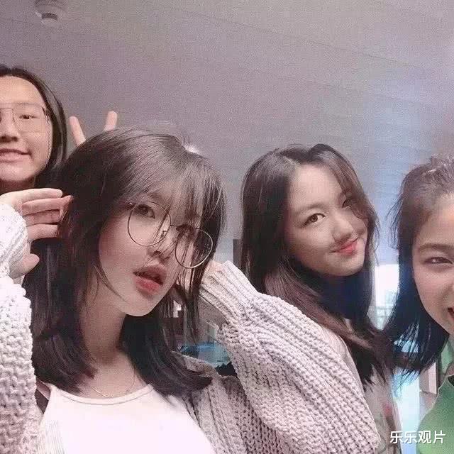 李嫣|李嫣闺蜜举行聚会：奢华包包和名牌鞋摆一地，房间凌乱很个性