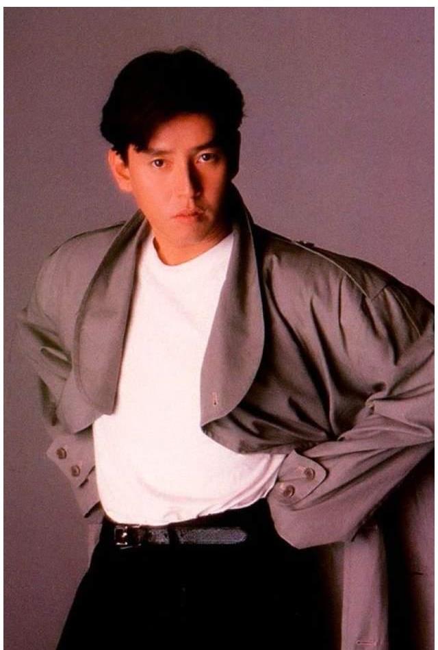 谭咏麟|71岁谭咏麟发文否认睡粉!与妻子丁克15年却和情人生儿子,绝世渣男还想洗白?