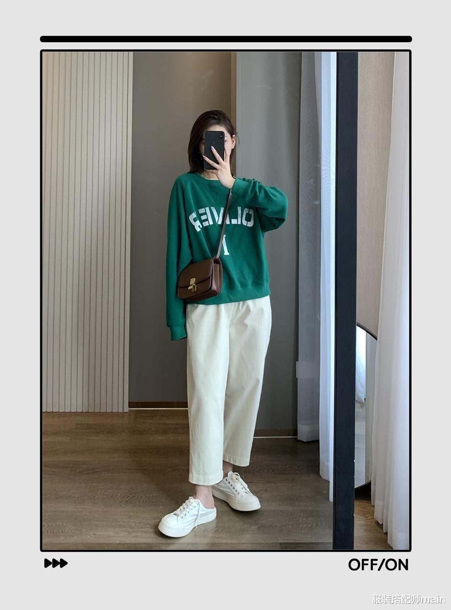 服装搭配师main|早秋最慵懒舒适的时髦套路=卫衣+裤子,温暖又有女人味