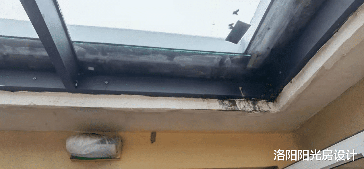 洛阳有些门窗一下雨就漏水，不是材料不好而是制作安装不到位，这家就是