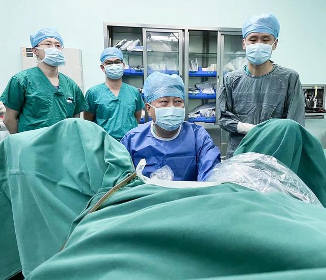 痛风|国内首款！15分钟手术打通10年梗阻“下水道”