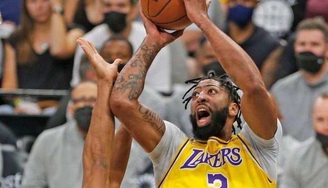 嘟小薯 倒数第1爆冷26分逆转湖人!威少大3双+10失误还被驱逐!浓眉30+8