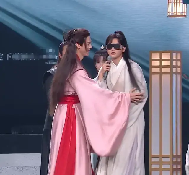 演唱会|《山河令》演唱会槽点多：全员走音，炒CP过头，演员现场说脏话