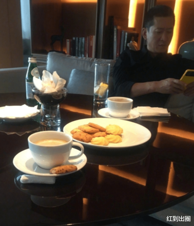 周杰|51岁周杰疑被前女友控诉，以分手逼迫对方吃避孕药，大量聊天记录曝光