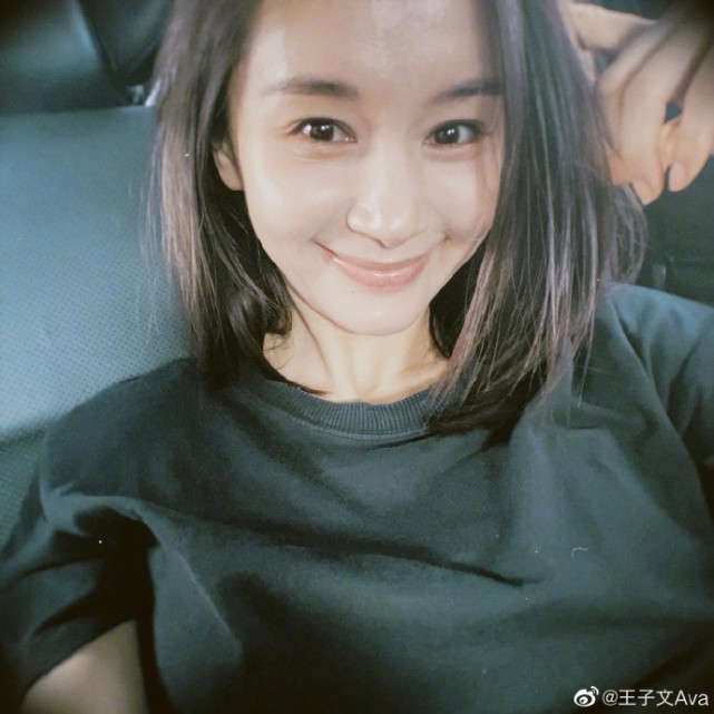 王子文|越爱越高调！吴永恩探班王子文，贴心为她撑伞，紧盯女友显深情