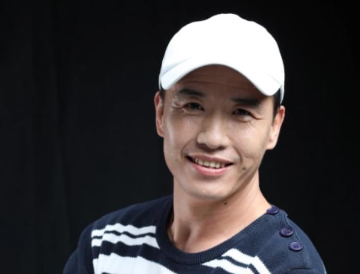 叶倩文|“赵四”关小平女儿辟谣传闻，晒全家与赵本山合照，仍称呼其师爷