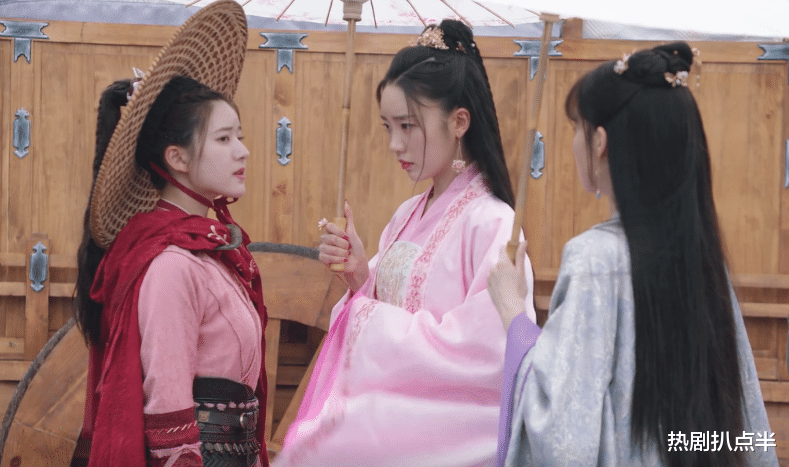 赵露思|赵露思再现“瞪眼”演技，念台词含糊不清，跟女配飙戏身高成硬伤