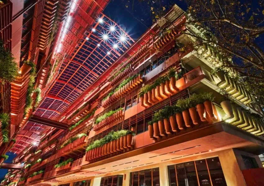 上海又诞生一“网红商场”,占据黄金地段,但设计风格却备受争议