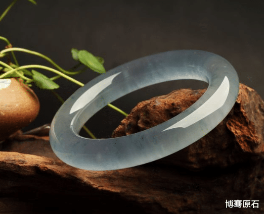 翡翠|悬壶济世的老先生，深陷翡翠套路数十年，30多万置办给孙女的嫁妆终究是错付了！