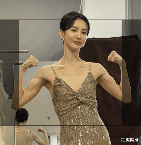 金晨|金晨晒健身照火上热搜,4块腹肌抢镜,“王炸”的背后有多自律?