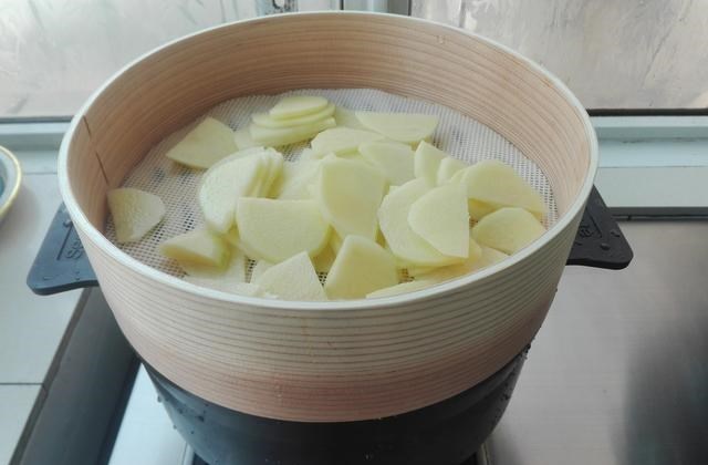 护芽的妈咪 把土豆做成汤，营养美味好消化，隔三差五喝一碗，精力充沛一整天