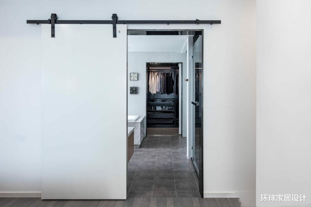 |她坚持在玄关加一扇门,家人都觉得很鸡肋,入住后才发现真好用!