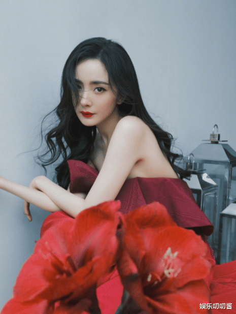 杨幂|别再“捧”她了！杨幂新专访自称糊涂，是个寻找肤浅快乐的普通人