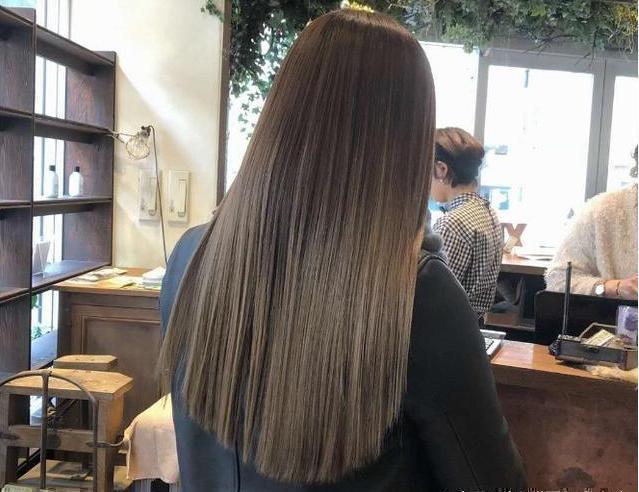 洗发水 李佳琦推荐的洗发水,用后头发浓密顺滑,却因“便宜”被质疑