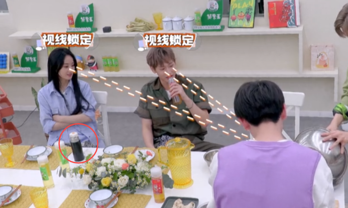 赵丽颖|离婚两月后赵丽颖综艺首秀，谁注意她面前的东西了？看后心里难受