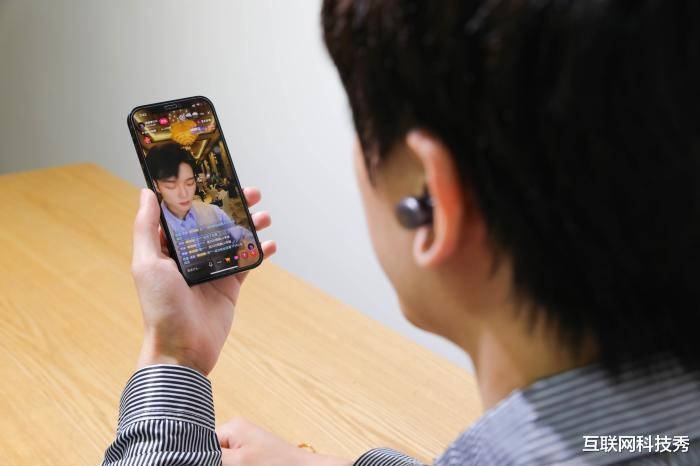 酷睿处理器|百元能买到如此赛博的降噪蓝牙耳机？这卷得AirPods Pro都有点汗颜了啊