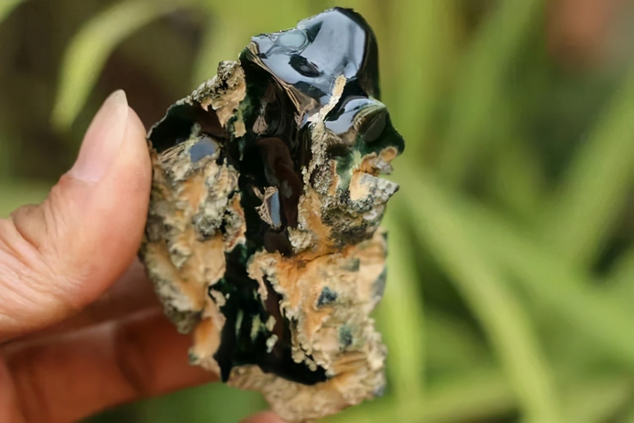 翡翠|翡翠中的墨翠,黑的可爱!