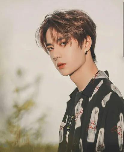 花影爱花 与耐克正面硬刚，陈冠希与耐克自杀式违约的背后